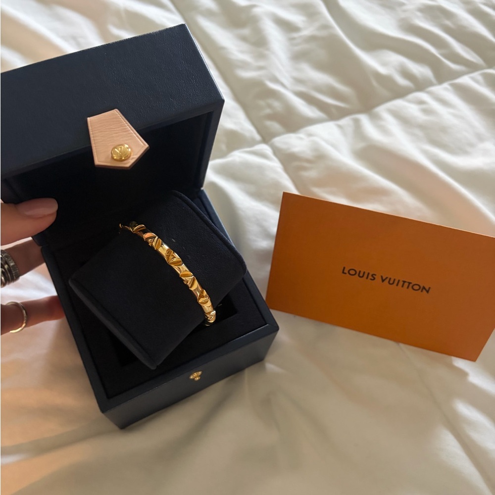 Louis Vuitton 18k volt cuff